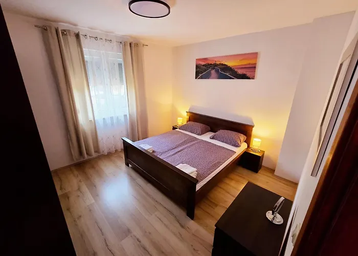Spacious Apartment With Parking&Garden