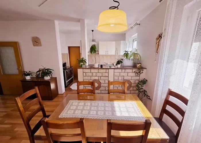 Spacious Apartment With Parking&Garden