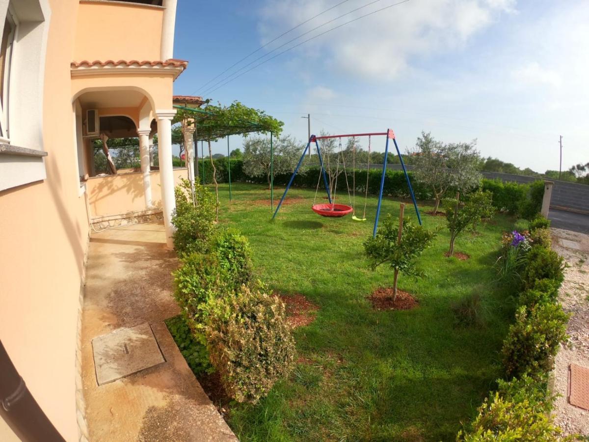 Spacious With Parking&garden Apartment Marcana