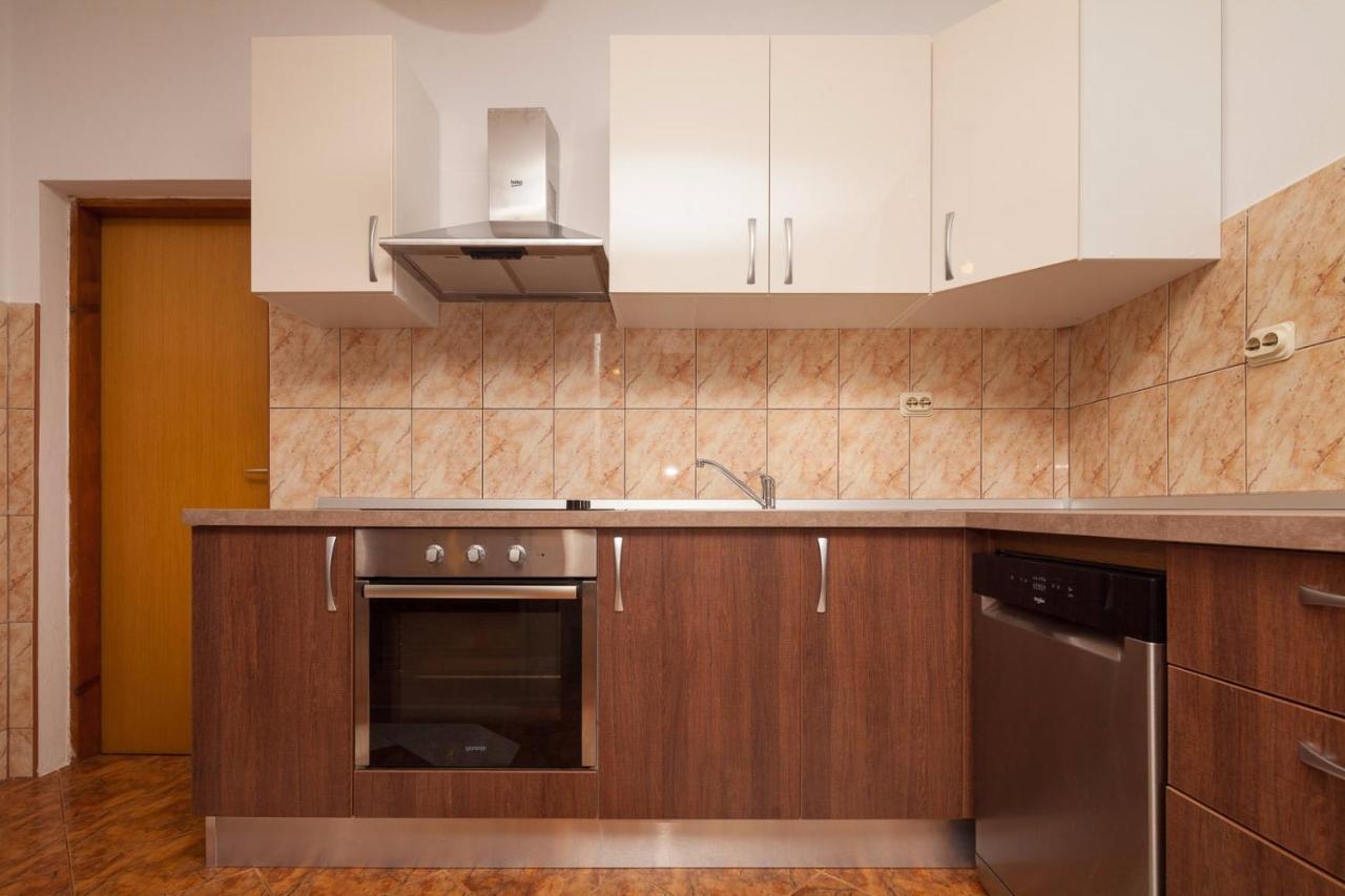 Spacious With Parking&garden Apartment *