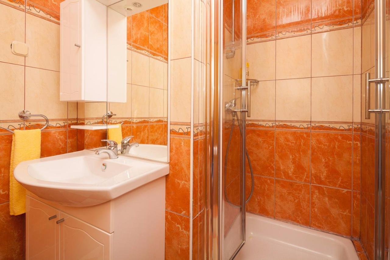 Apartment Spacious With Parking&garden