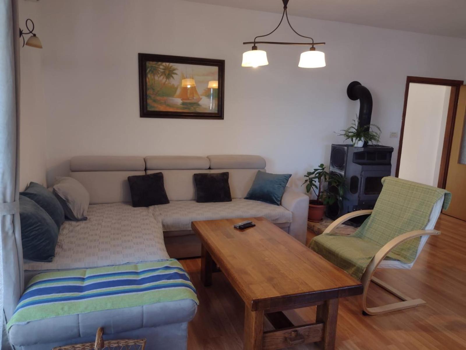 Spacious With Parking&garden