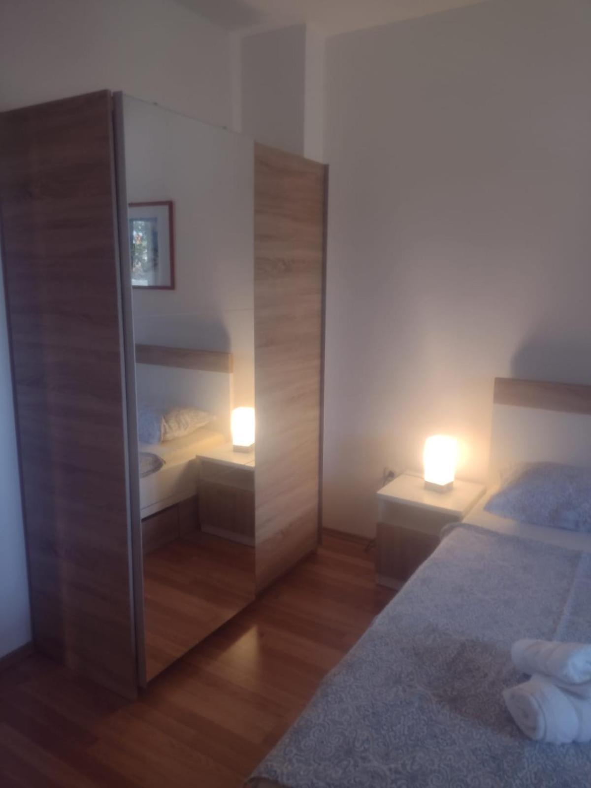 Spacious With Parking&garden Marcana