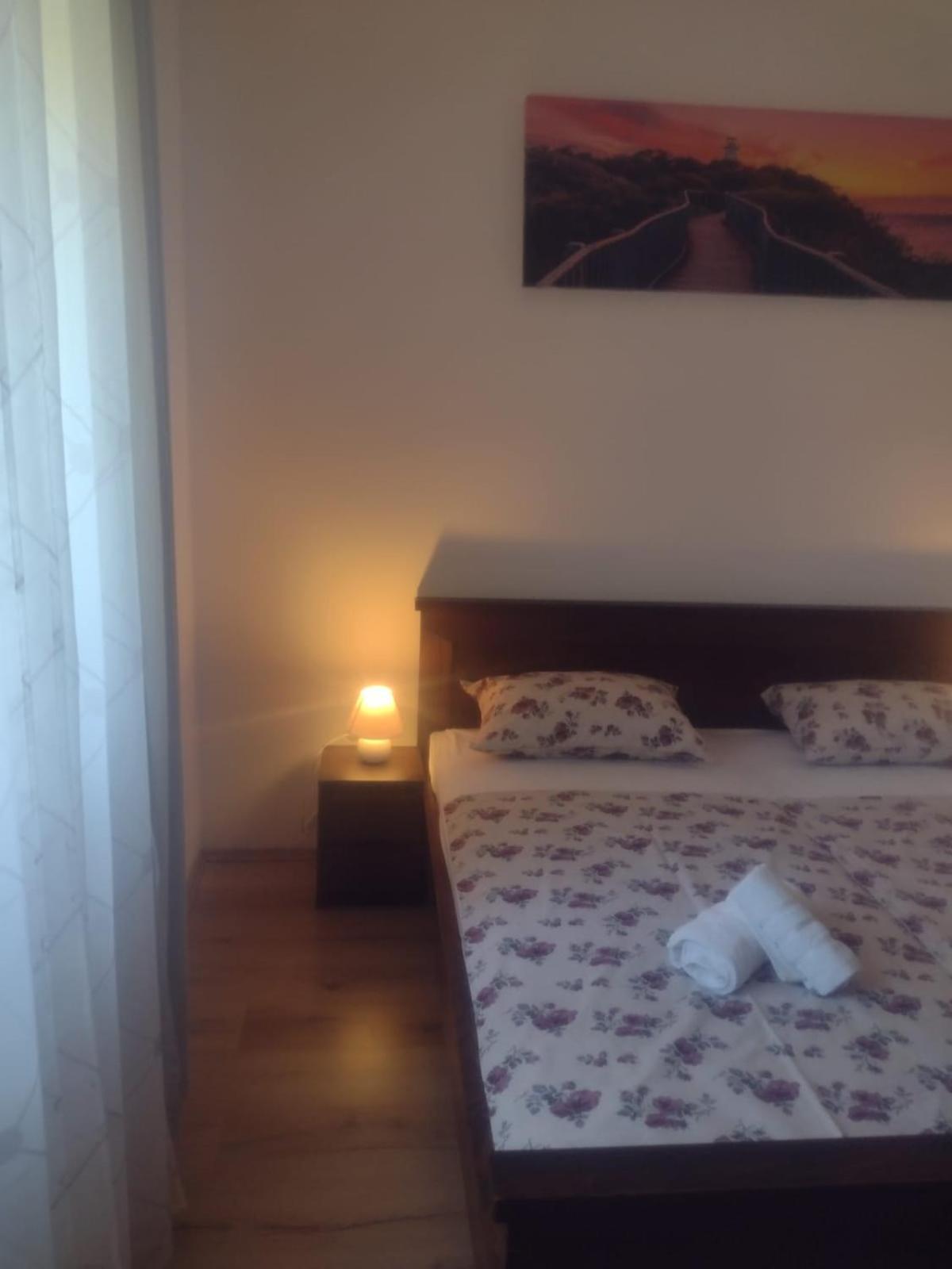 Spacious With Parking&garden