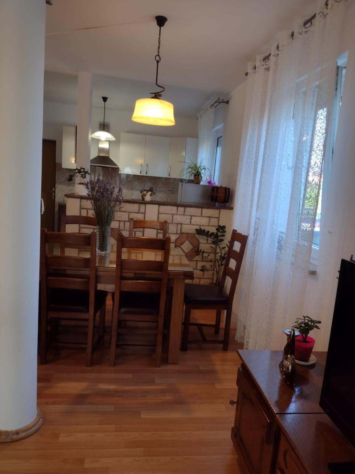 Spacious With Parking&garden * Marcana