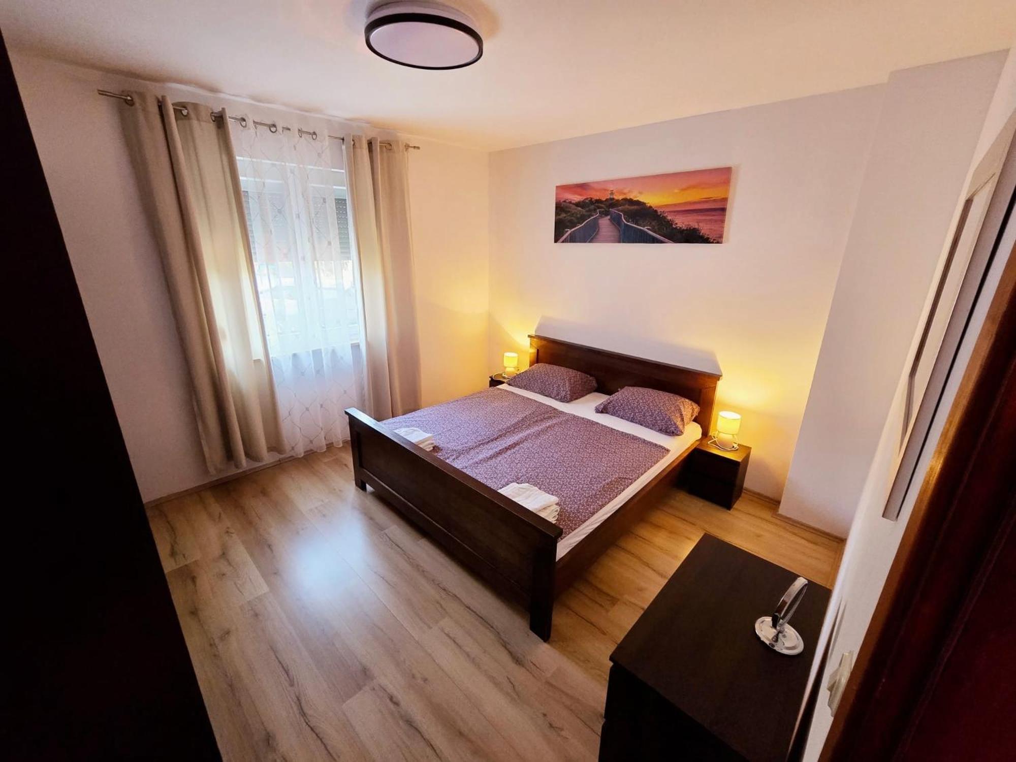 Spacious With Parking&garden Apartment Marcana