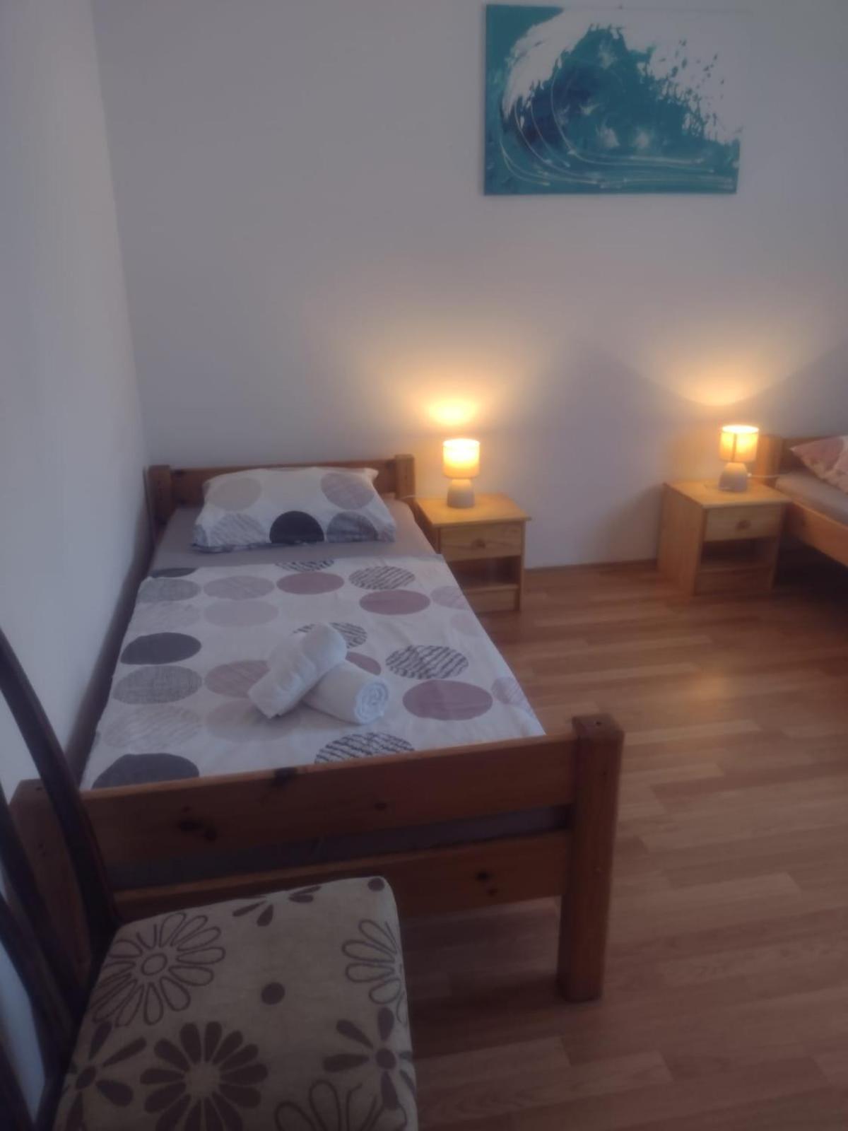 Spacious With Parking&garden *