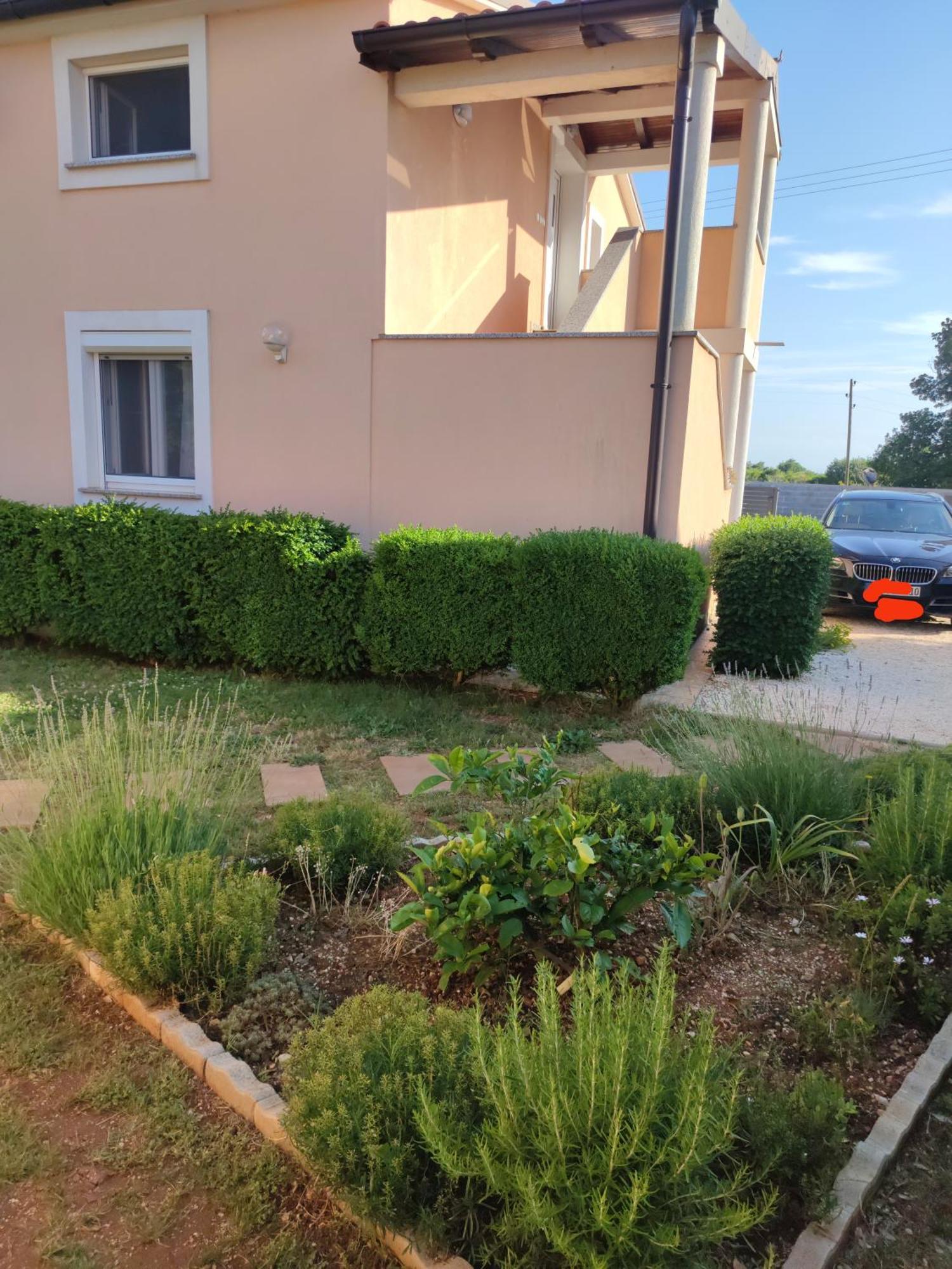 Spacious With Parking&garden Marčana